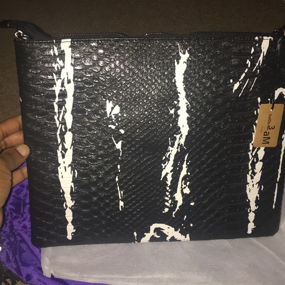 Brand new Black & White faux reptile wristlet - Picture 2 of 5